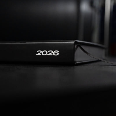 Kalendarz ULTRACOAT PRO 2026 – zbliżenie grzbietu
