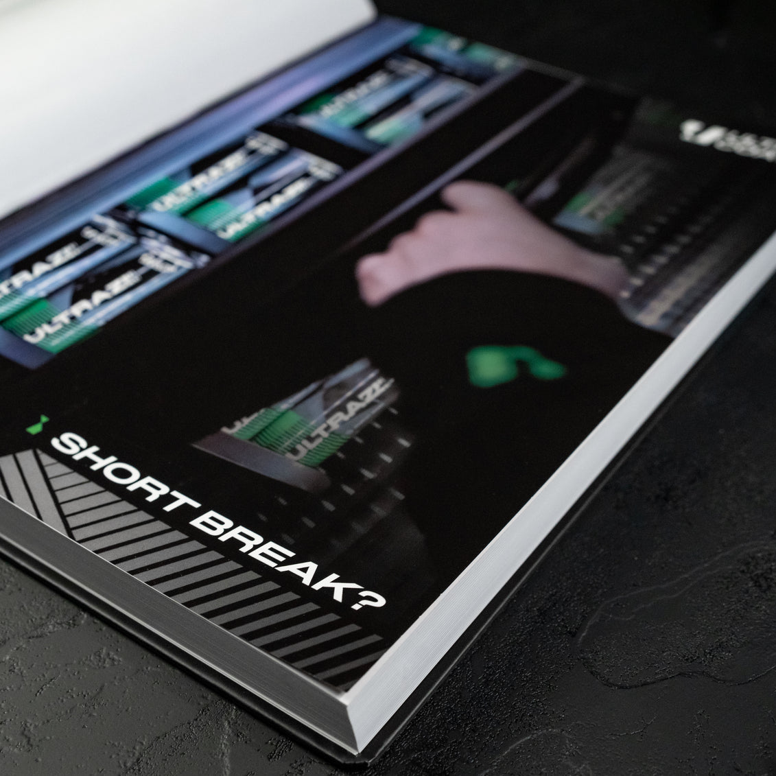 Otwarty kalendarz ULTRACOAT PRO 2026 – strony wewnętrzne