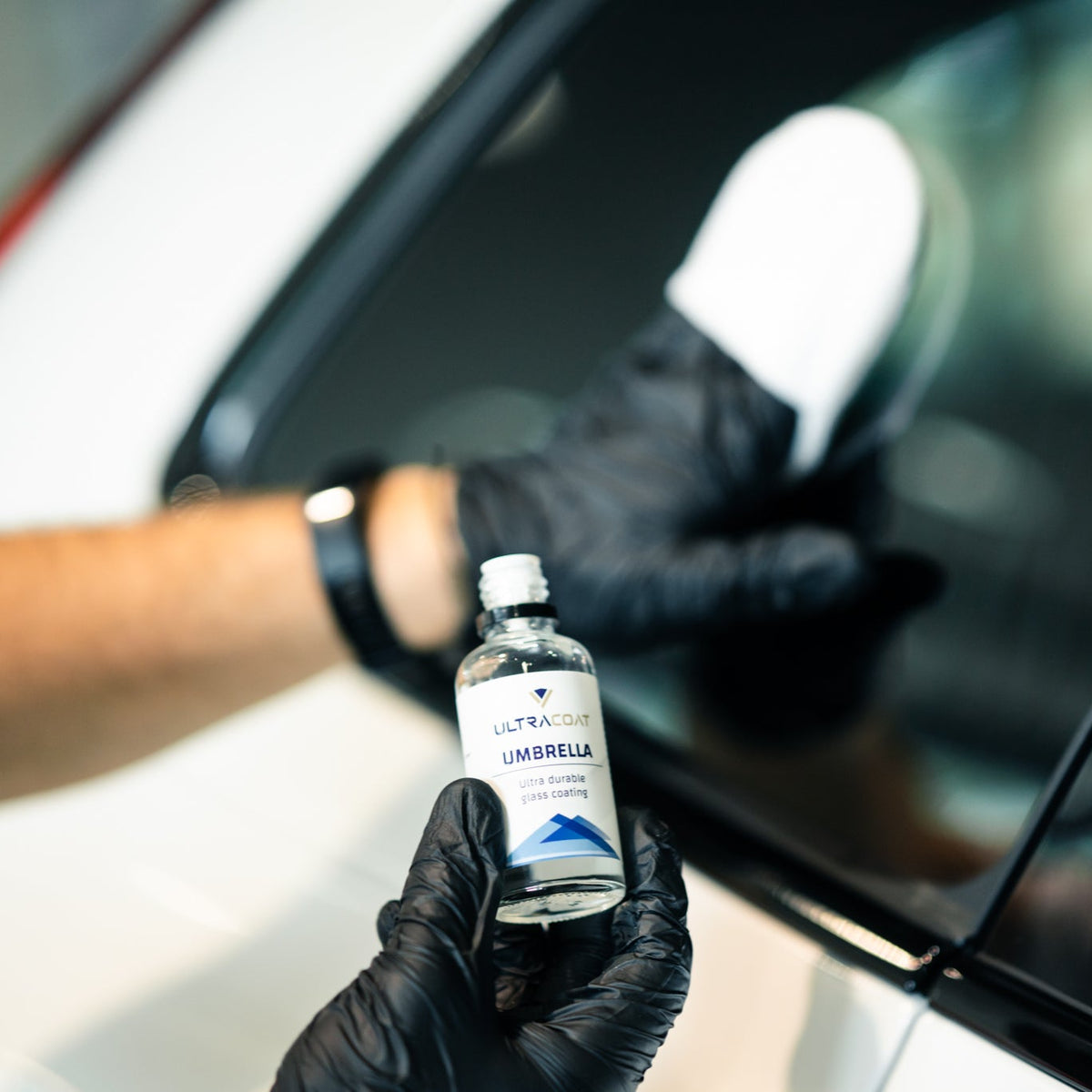 ULTRACOAT Umbrella bottle during glass coating application